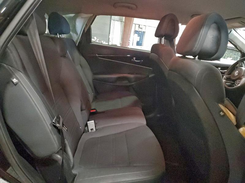 Фото 11 - KIA SORENTO