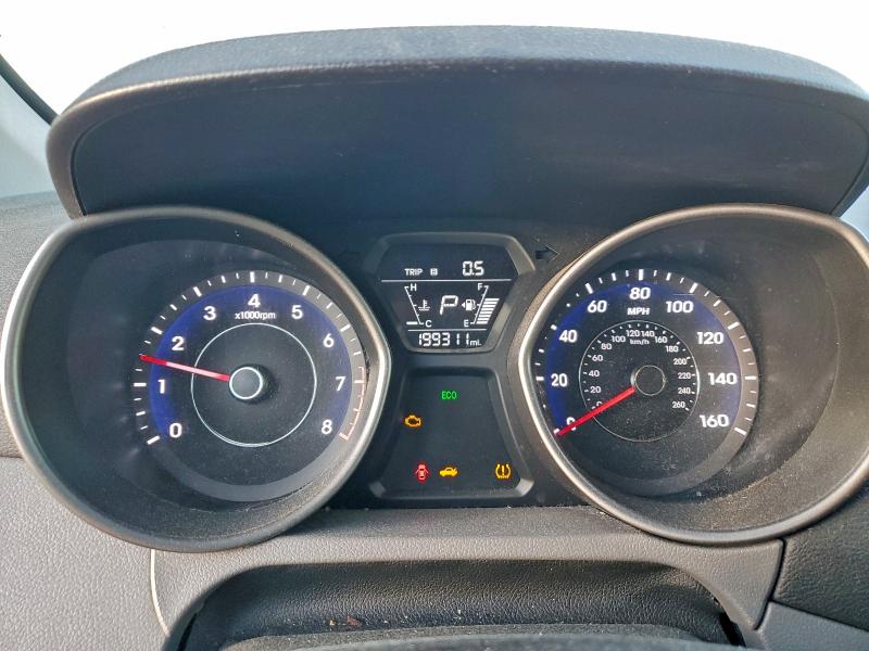 Фото 9 - HYUNDAI ELANTRA