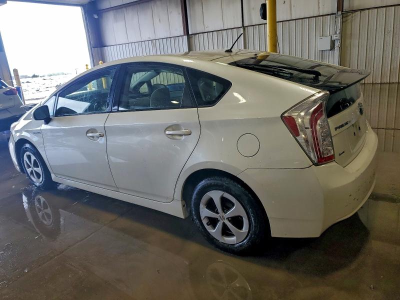 Фото 2 - TOYOTA PRIUS
