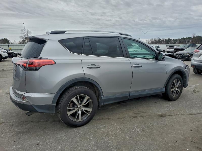 Фото 3 - TOYOTA RAV4