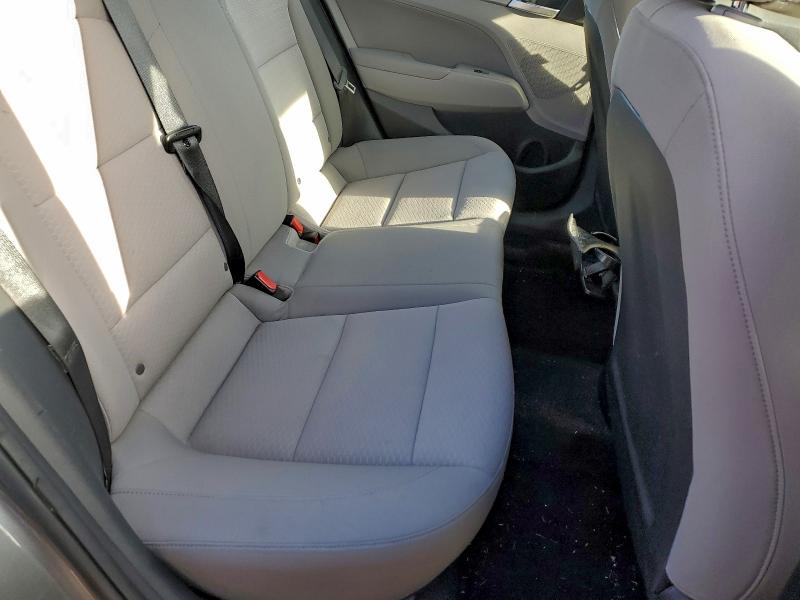 Фото 10 - HYUNDAI ELANTRA