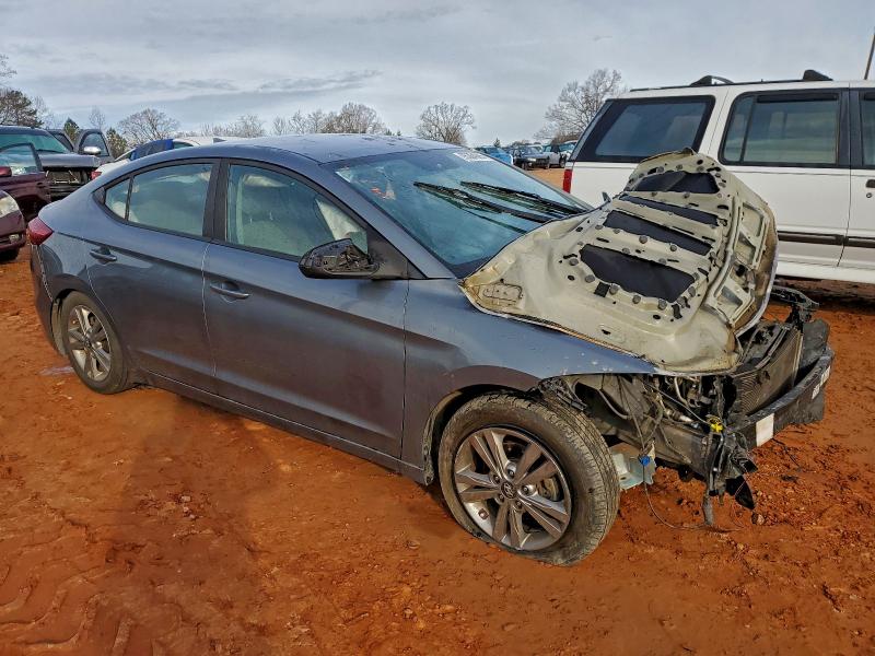 Фото 4 - HYUNDAI ELANTRA