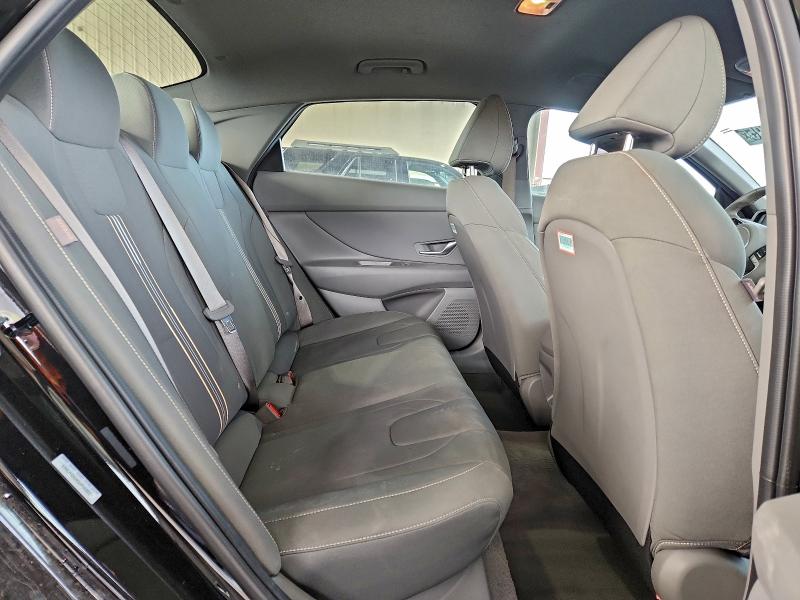 Фото 10 - HYUNDAI ELANTRA