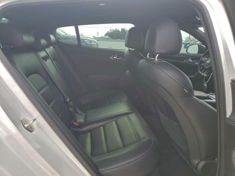 Фото 10 - KIA STINGER