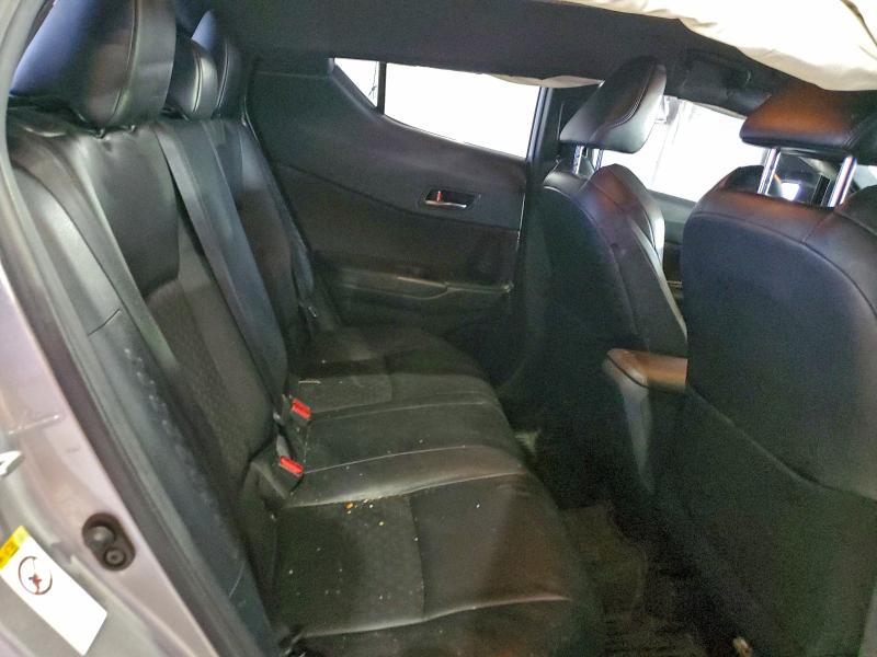 Фото 11 - TOYOTA C-HR