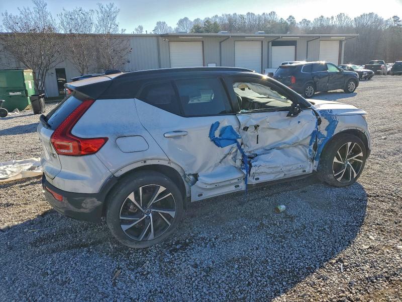 Фото 3 - VOLVO XC40