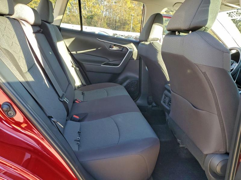 Фото 10 - TOYOTA RAV4