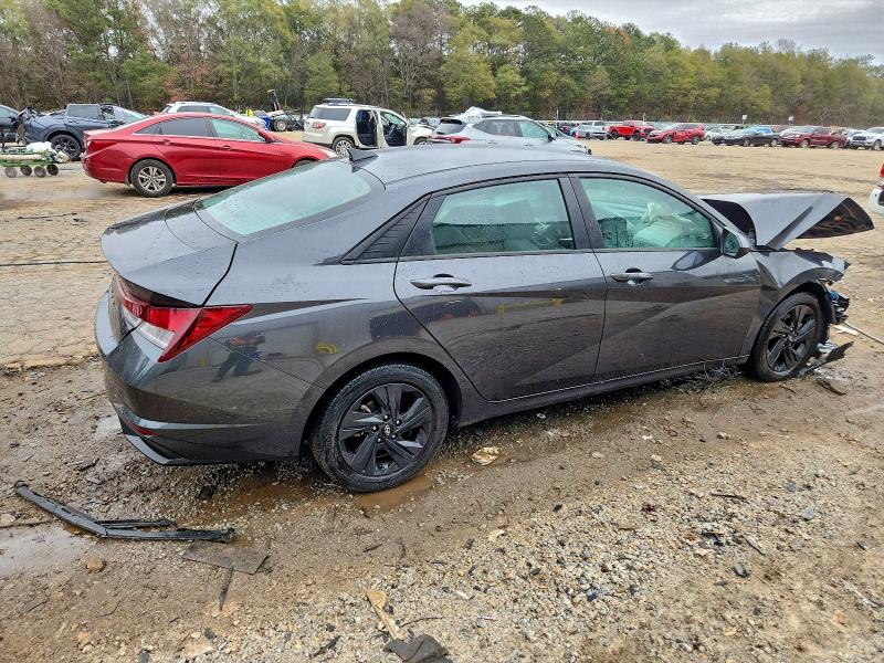 Фото 3 - HYUNDAI ELANTRA