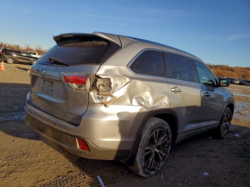 Фото 3 - TOYOTA HIGHLANDER