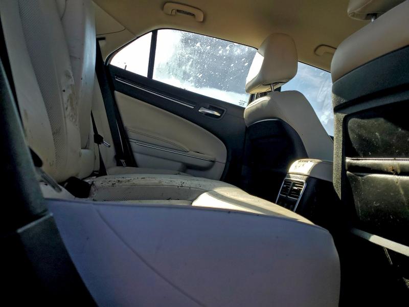 Фото 10 - CHRYSLER 300