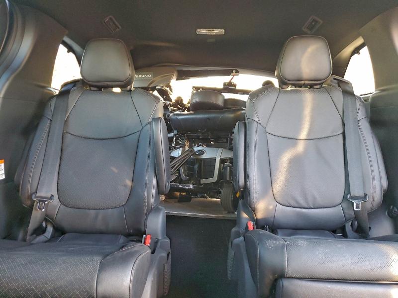 Фото 10 - TOYOTA SIENNA