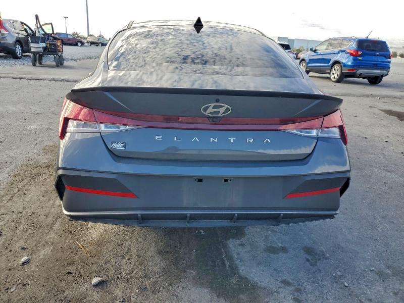 Фото 6 - HYUNDAI ELANTRA