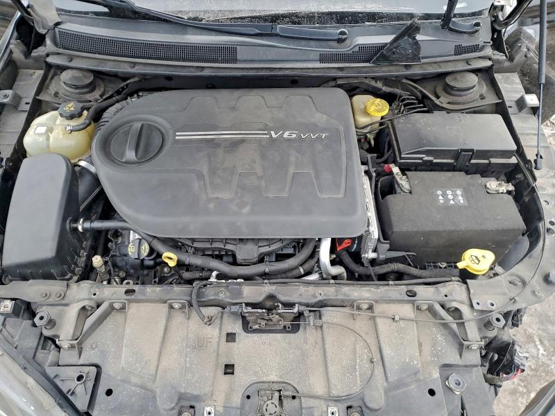 Фото 11 - CHRYSLER 200