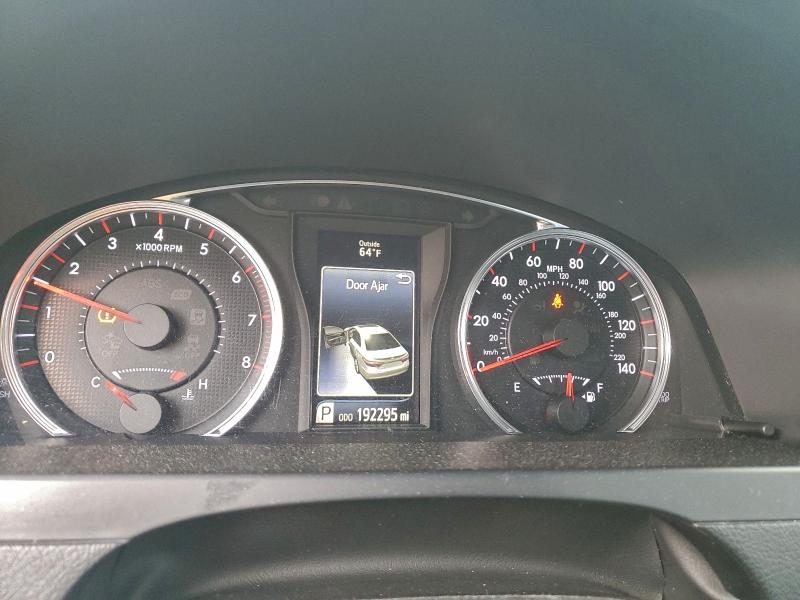 Фото 9 - TOYOTA CAMRY