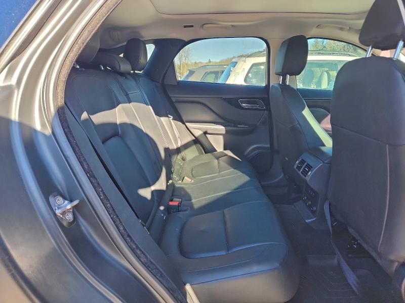 Фото 11 - JAGUAR F-PACE