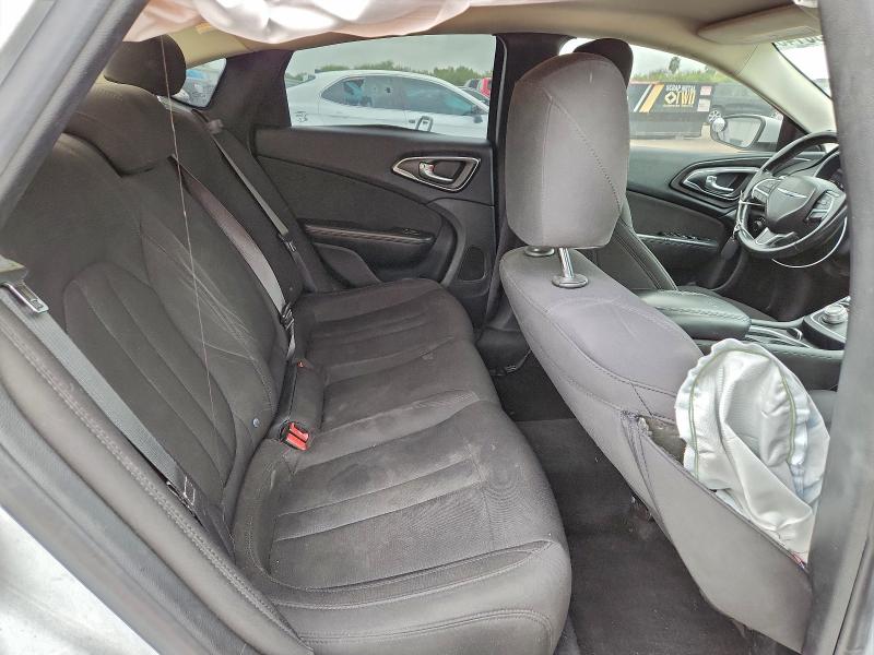 Фото 10 - CHRYSLER 200