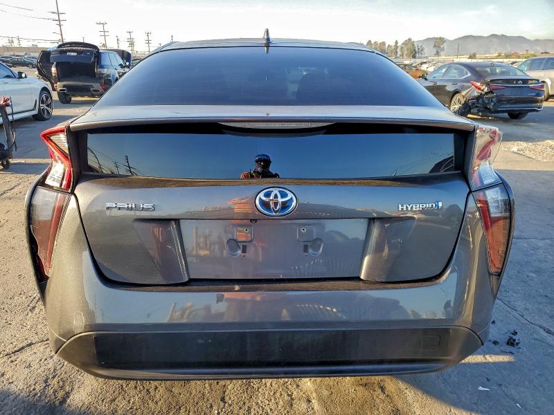 Фото 6 - TOYOTA PRIUS