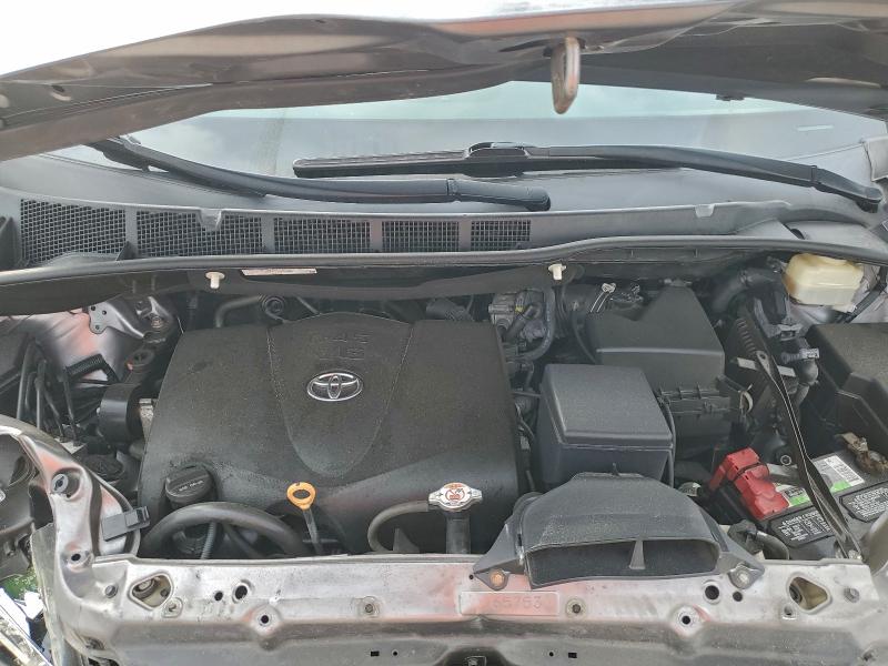 Фото 12 - TOYOTA SIENNA