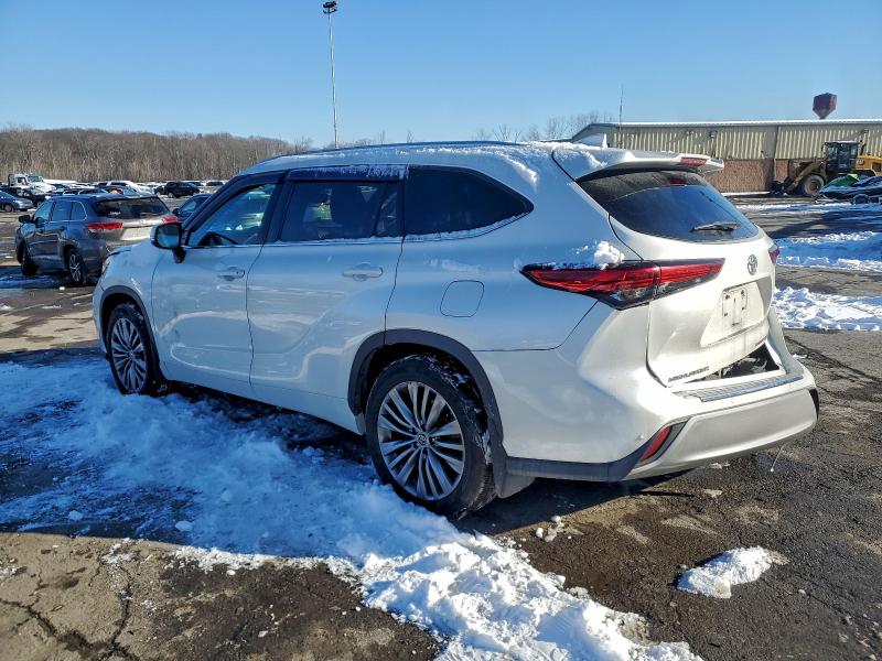 Фото 2 - TOYOTA HIGHLANDER