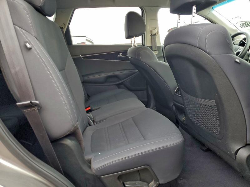 Фото 10 - KIA SORENTO