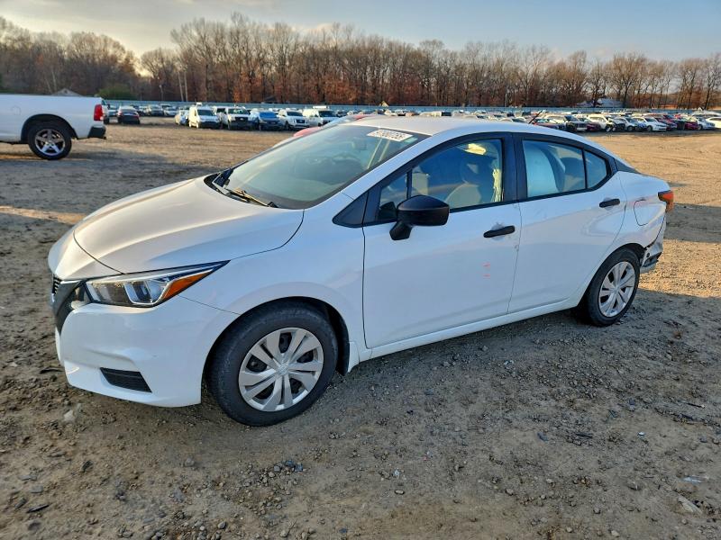 Фото 1 - NISSAN VERSA