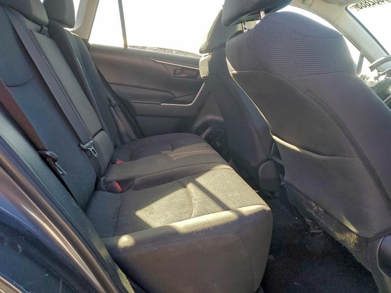 Фото 11 - TOYOTA RAV4