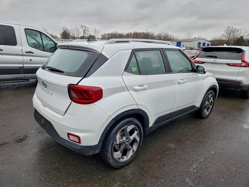 Фото 3 - HYUNDAI VENUE