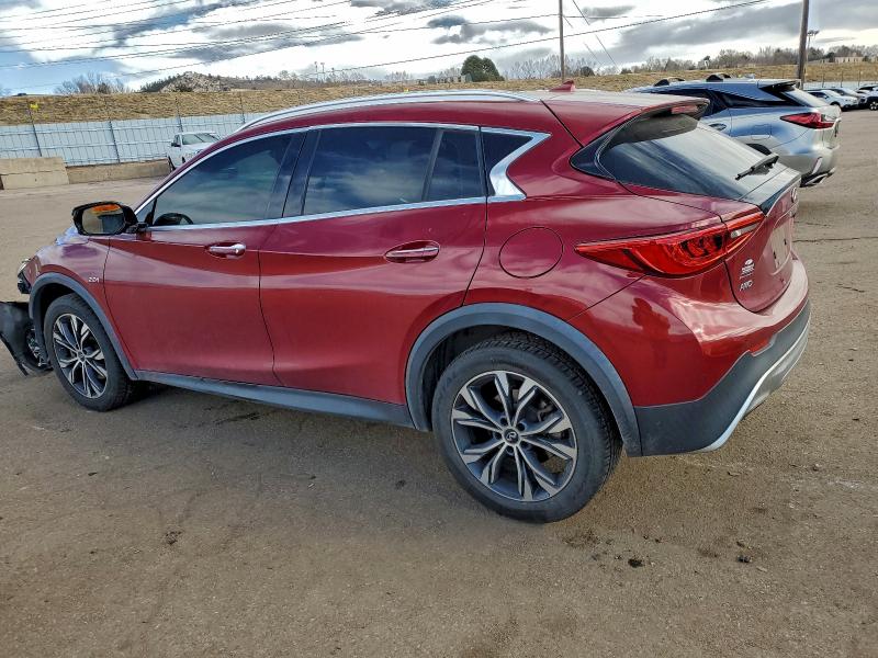 Фото 2 - INFINITI QX30