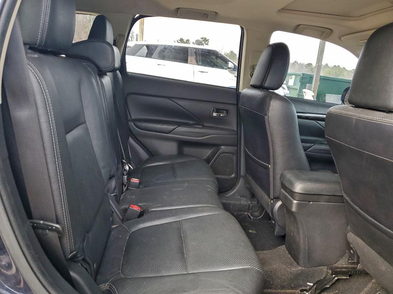 Фото 11 - MITSUBISHI OUTLANDER