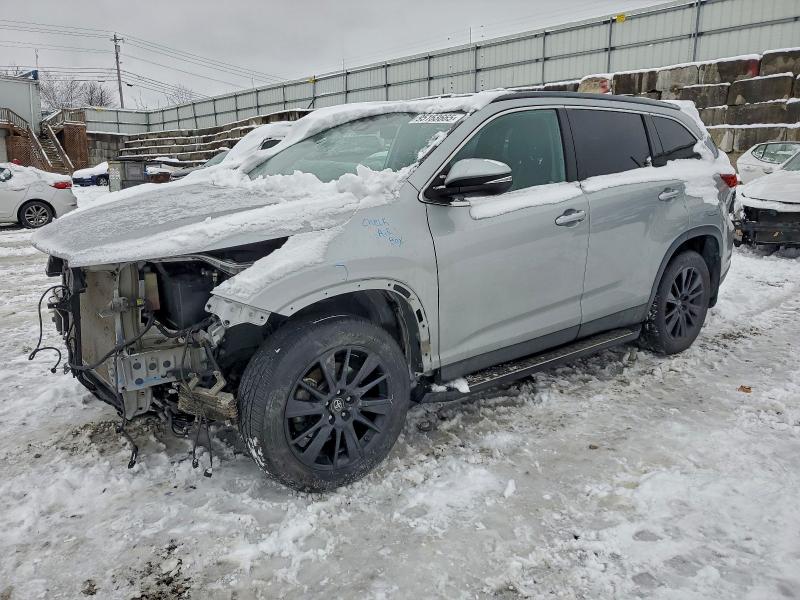 Фото 1 - TOYOTA HIGHLANDER