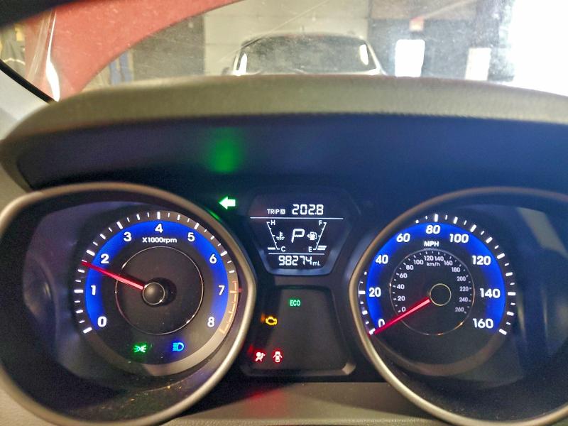 Фото 9 - HYUNDAI ELANTRA