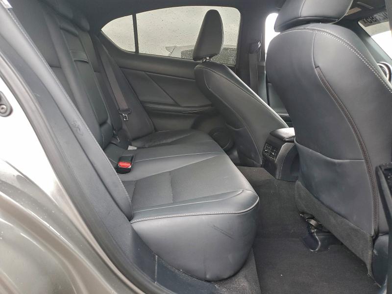 Фото 10 - LEXUS IS