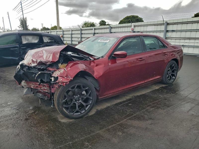 Фото 1 - CHRYSLER 300
