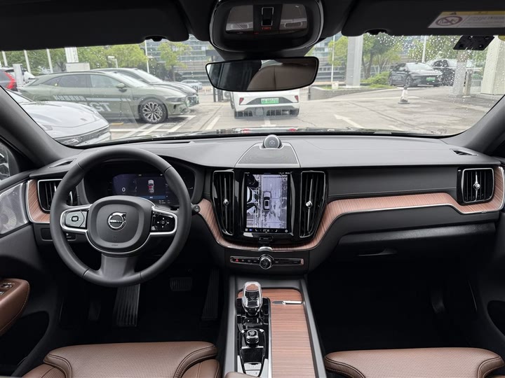 Volvo XC60 Hybrid 2025 2025款 插电式混动 长续航四驱智雅豪华版