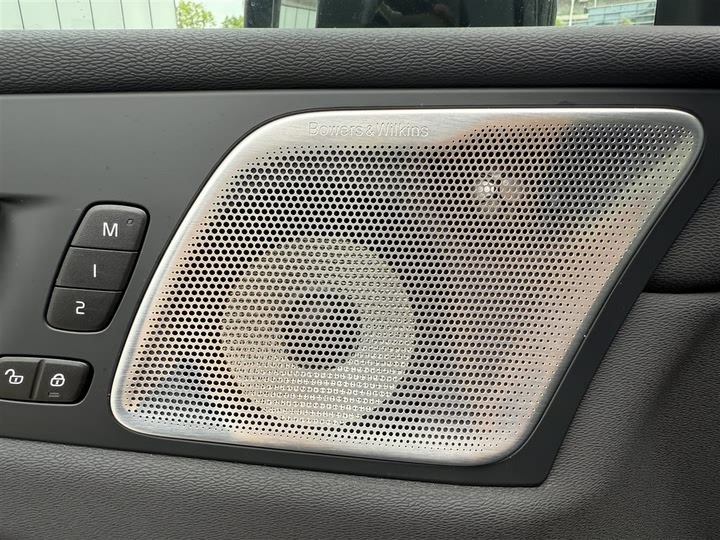 Volvo XC60 Hybrid 2025 2025款 插电式混动 长续航四驱智雅豪华版