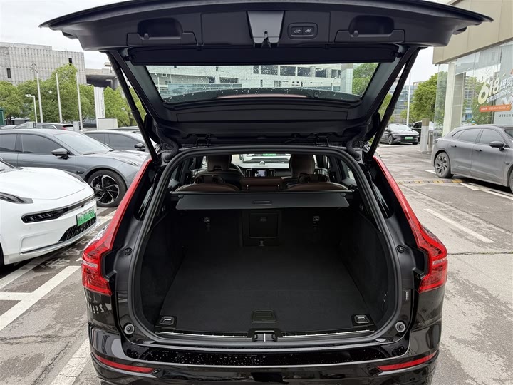 Volvo XC60 Hybrid 2025 2025款 插电式混动 长续航四驱智雅豪华版