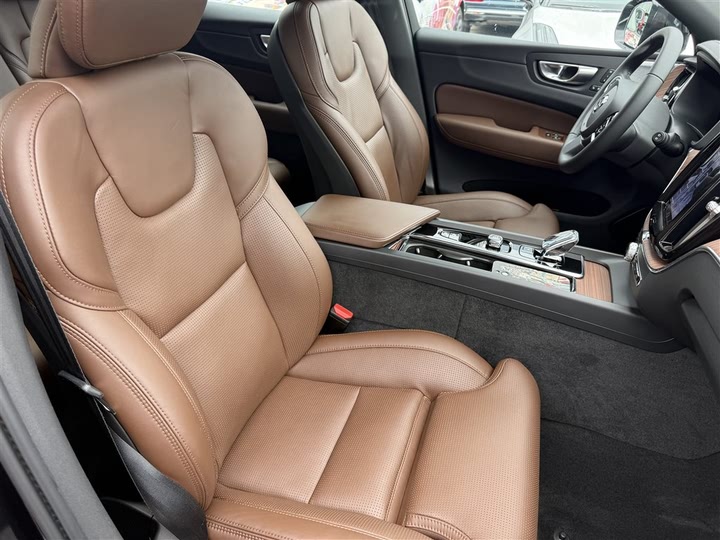 Volvo XC60 Hybrid 2025 2025款 插电式混动 长续航四驱智雅豪华版