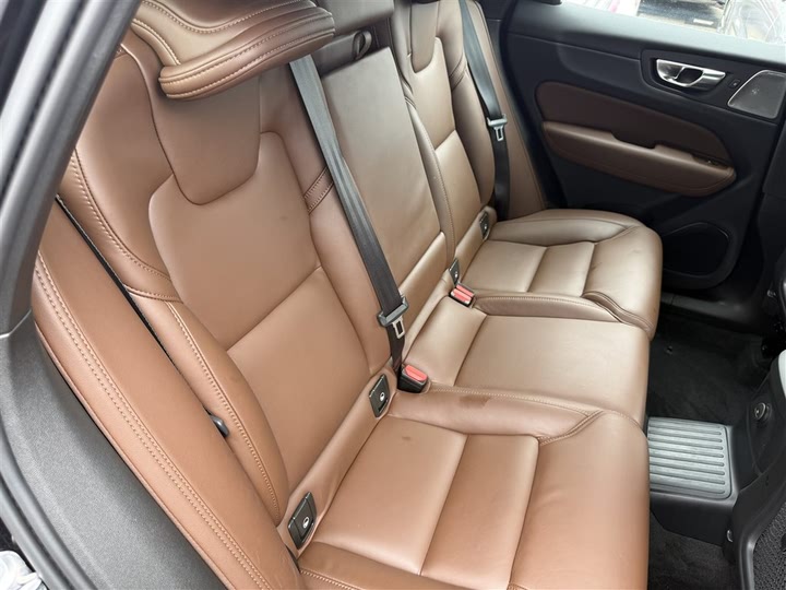 Volvo XC60 Hybrid 2025 2025款 插电式混动 长续航四驱智雅豪华版