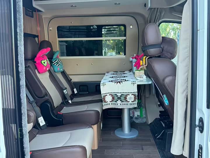 Maxus V90 RV 2021 2021款 2.0T旅行家V90自行式B型房车豪华版纵床