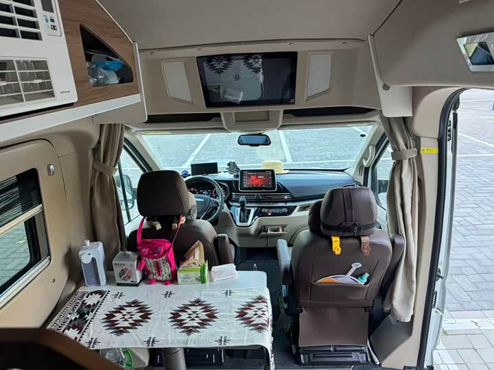 Maxus V90 RV 2021 2021款 2.0T旅行家V90自行式B型房车豪华版纵床