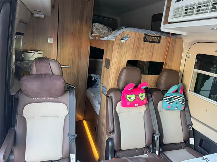 Maxus V90 RV 2021 2021款 2.0T旅行家V90自行式B型房车豪华版纵床