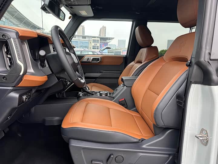 Ford Bronco 2024 2024款 2.3T 长滩大脚越野版