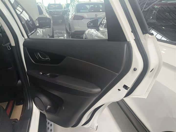 Nissan X-Trail 2023 2023款 经典 2.0L 两驱智联臻享版