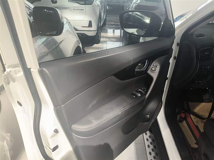 Nissan X-Trail 2023 2023款 经典 2.0L 两驱智联臻享版