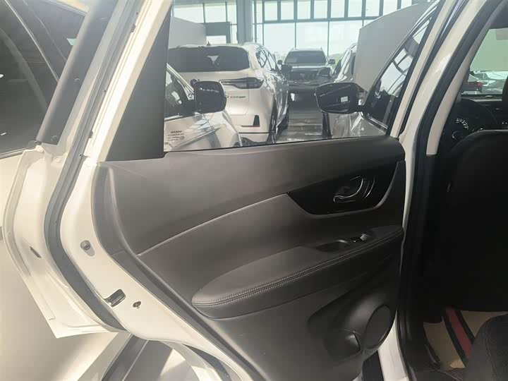 Nissan X-Trail 2023 2023款 经典 2.0L 两驱智联臻享版