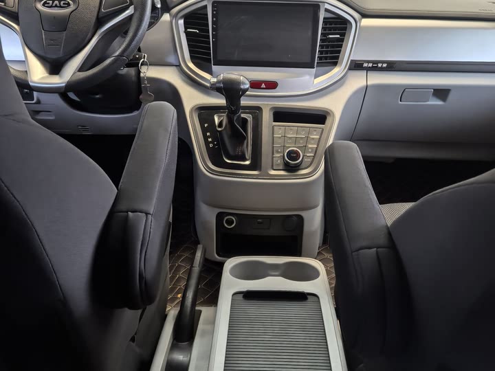 JAC Refine M4 2022 2022款 2.0TGDI 自动商旅版