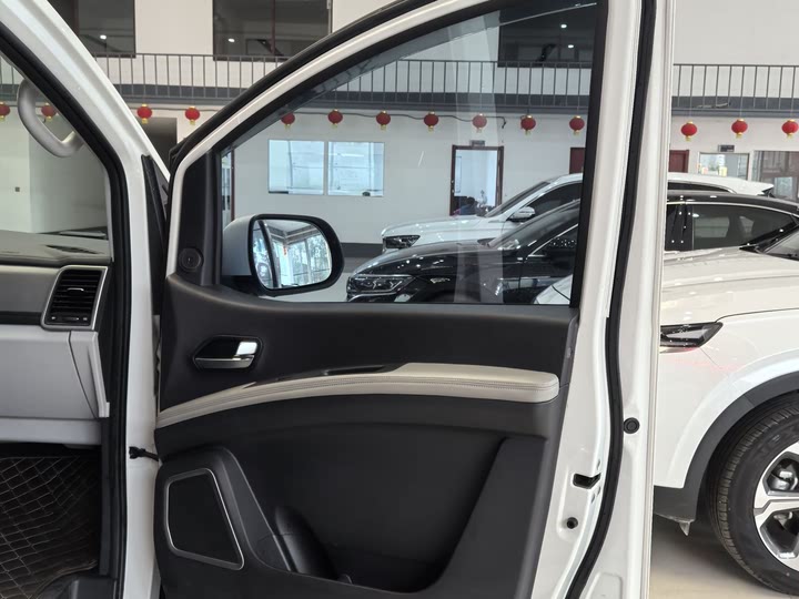 JAC Refine M4 2022 2022款 2.0TGDI 自动商旅版