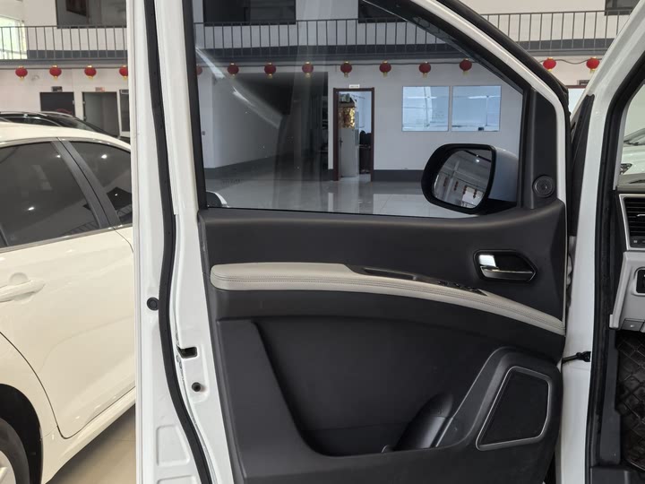 JAC Refine M4 2022 2022款 2.0TGDI 自动商旅版