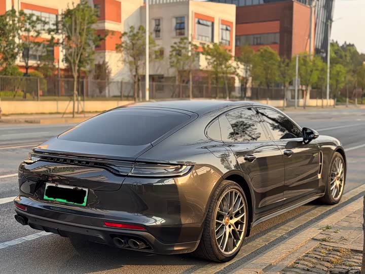 Porsche Panamera Hybrid 2023 2023款 改款 Panamera 4 E-Hybrid 铂金版 2.9T