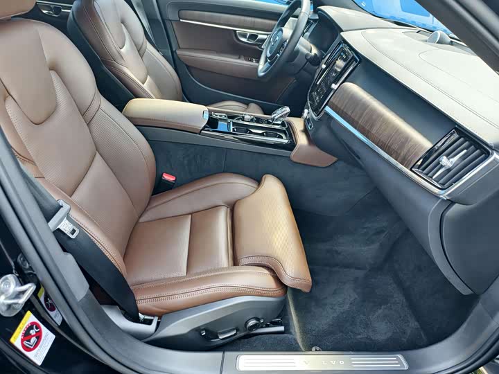 Volvo S90 Hybrid 2025 2025款 插电式混动 四驱长续航智雅豪华版